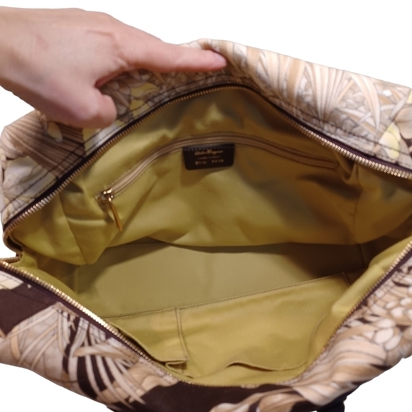 AUTH! SALVATORE FERRAGAMO Batik canvas print shoulder bag - Picture 12 of 13